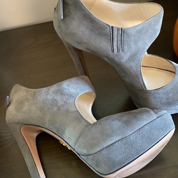 Authentic Prada platform heels - Picture 3 of 16